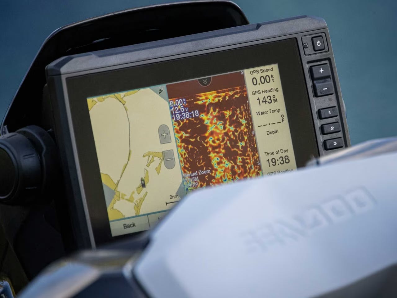 GPS y localizador de pesca Garmin con pantalla táctil de 7 pulgadas (17,8 cm)