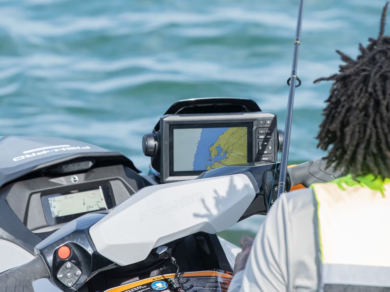 GPS y localizador de pesca GARMIN de 6”